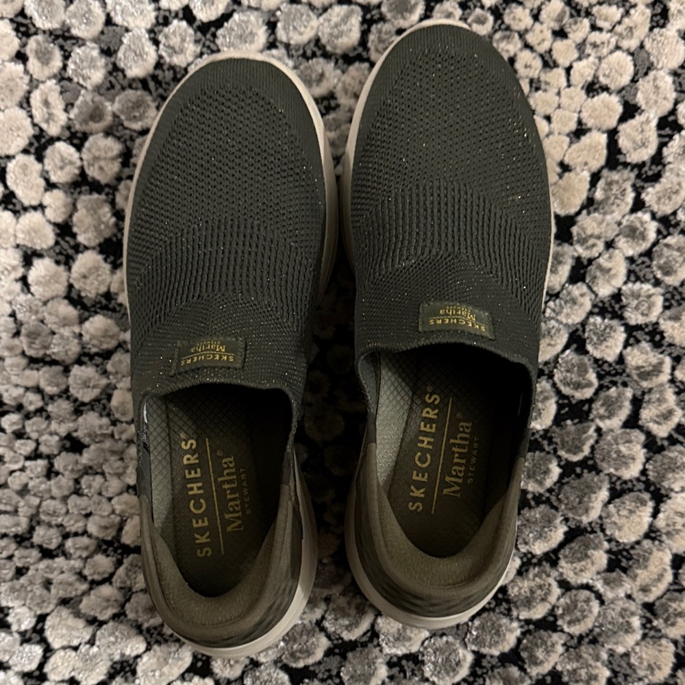Skechers women’s dark green Slip-On Sneakers